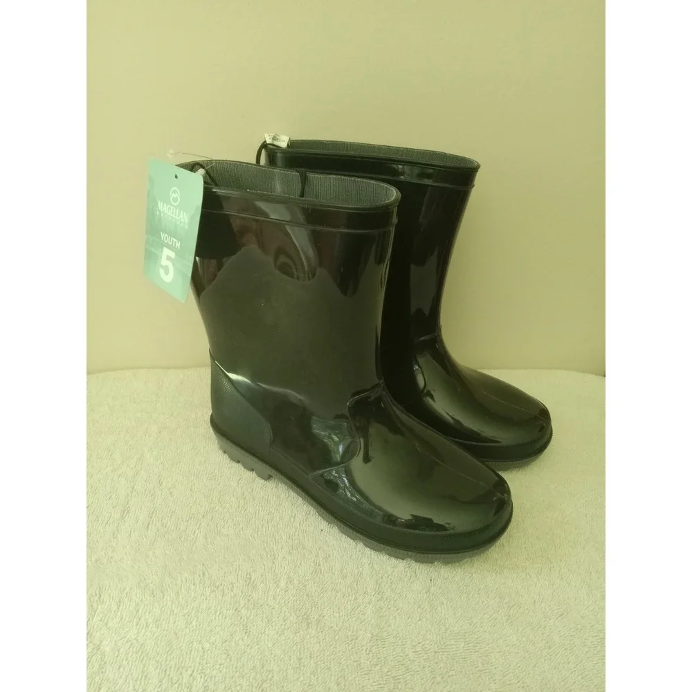 Magellan Outdoors Youth Sz-5 Black Waterproof Rubber Boots NWT